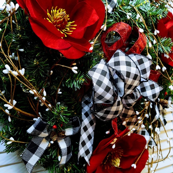 HAND CRAFTED CHRISTMAS MAGNOLIA WREATH 20" - Picture 8 of 9